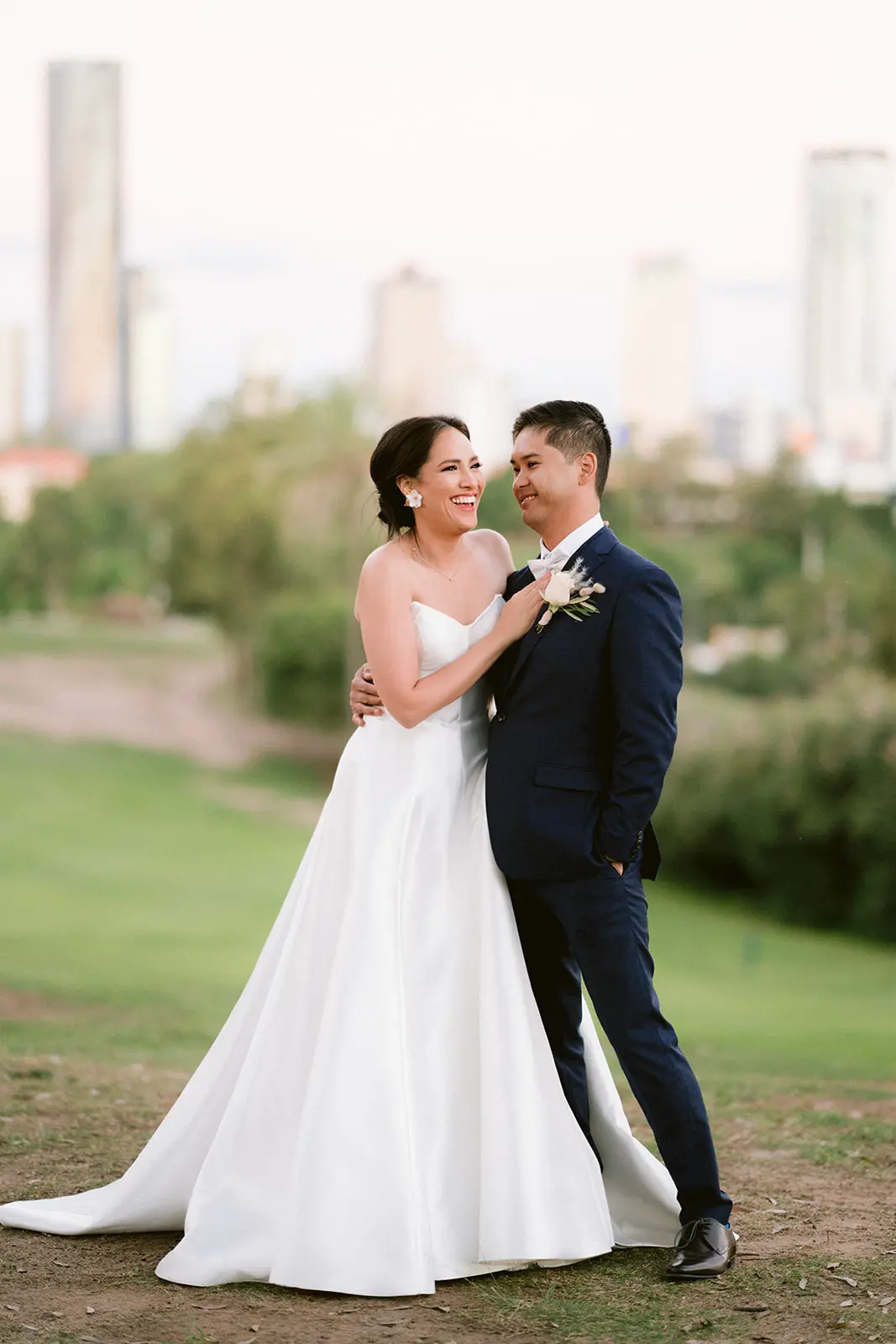 bride and groom with views of brisbane city from victoria park